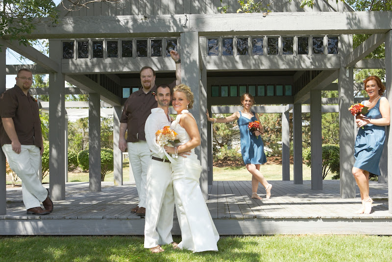 IMAGE: http://lh4.ggpht.com/_-nUXpYGw-FA/TJUbFJreCDI/AAAAAAAACgw/5XGaZYcQ1zU/s800/Foster%20Steed%20Wedding88.JPG