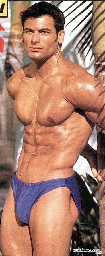 [muscle-male-model-TJ-Hoban-31.jpg]