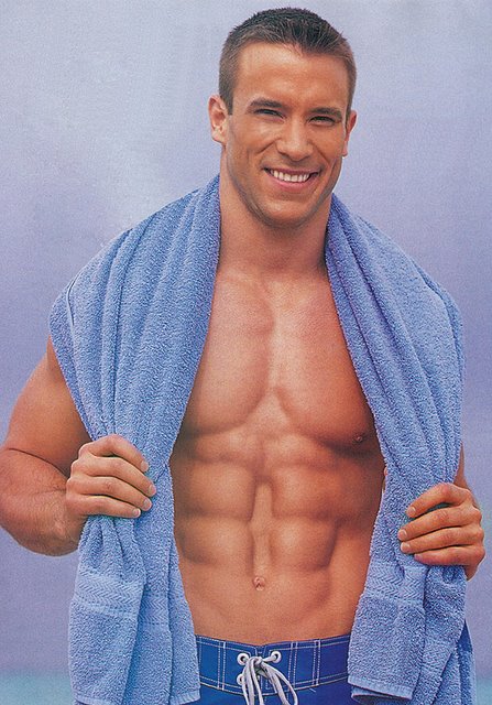 [sexy-hunk-men-in-towel-02.jpg]