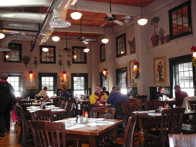 [Third floor dining room[4].jpg]