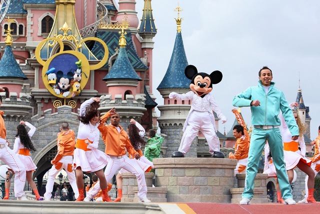 [Mickey_Fete_Magical_Party20[3].jpg]