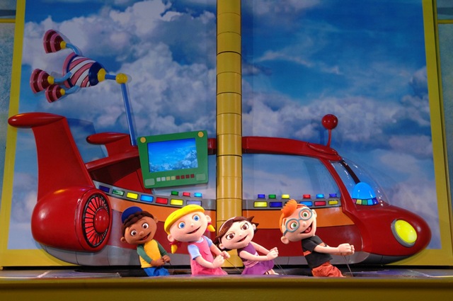 [Mickey_Fete_Magical_Party24[3].jpg]