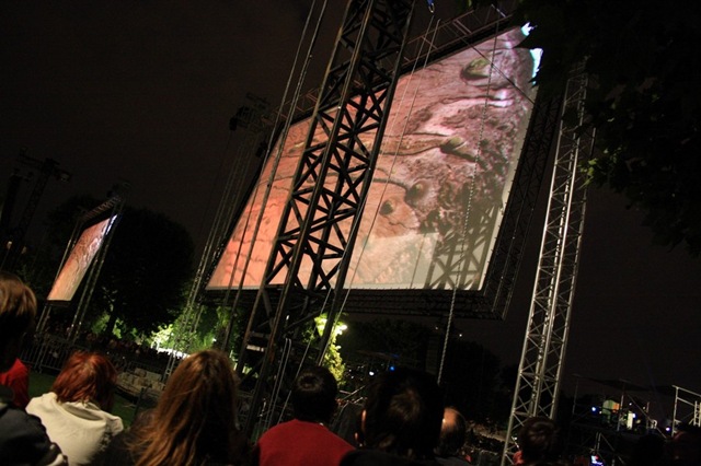 [Home_Yann_Arthus_Bertrand_Outdoor_screening38[3].jpg]