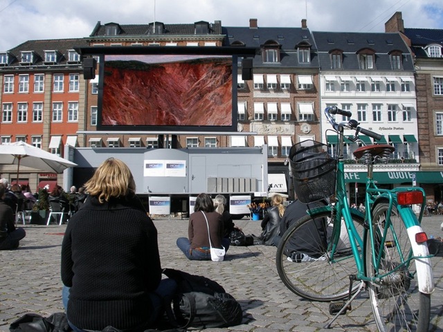 [Home_Yann_Arthus_Bertrand_Outdoor_screening61[3].jpg]