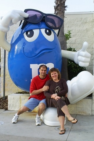 [tim and suz giant m&m[4].jpg]