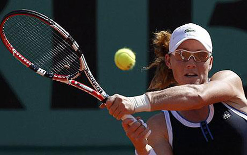 Samantha Stosur has her eye on the ball during her semi final match against Jelena Jankovic in the French Open 2010