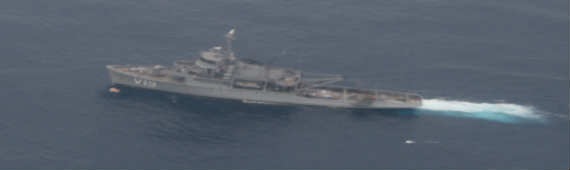 [Corveta Caboclo se aproxima de objetos avistados no Atlântico; foram resgatados dois corpos e partes do Airbus[8].jpg]