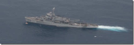 Corveta Caboclo se aproxima de objetos avistados no Atlântico; foram resgatados dois corpos e partes do Airbus