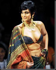 Mandira_Bedi_exposing_her_deep_cleavage_during_Kolkata_Fashion_week