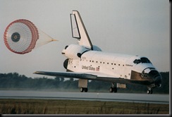 Space_Shuttle_Endeavour_landing