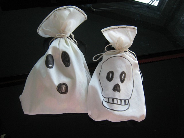 [spooky treat bags[6].jpg]