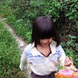 – 一只手臂的女孩 – 一只手臂的女孩