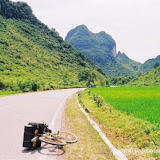 – 摩凝的麒麟(单车)在通往阳朔的路上——从广东进入广西以后的路都不怎么好走,直到接近阳朔。如斯美景让我不得不舍弃飞驰的快感,放下单车,来上几张照片。 – 摩凝的麒麟(单车)在通往阳朔的路上——从广东进入广西以后的路都不怎么好走,直到接近阳朔。如斯美景让我不得不舍弃飞驰的快感,放下单车,来上几张照片。