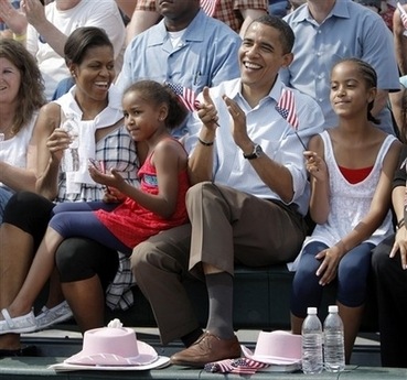 [obama and family july 4th[3].jpg]