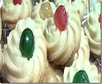 biscotti di pasta frolla con ciliegine 