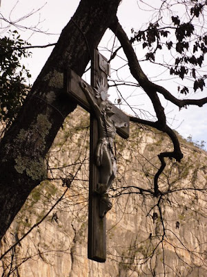 La cruz que estaba en el nacimiento