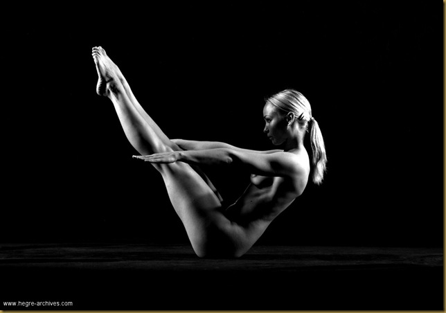 ioga Vibekeposing nude.posing nude_bw_002