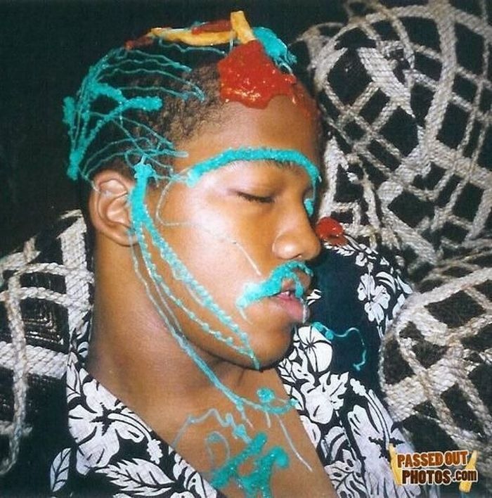 [decorating_drunk_friends_033.jpg]