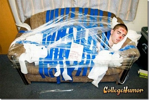 decorating_drunk_friends_06