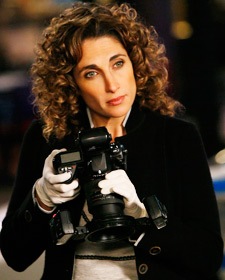 [MelinaKanakaredes_225x280[5].jpg]