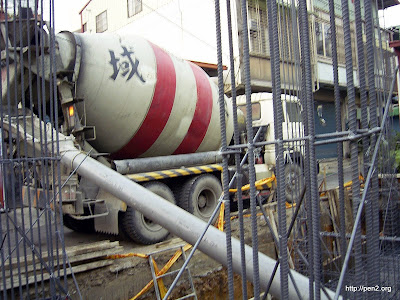 終於拍到預拌混凝土車了