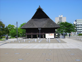 Reconstruction of a circa 500 AD warehouse near the Osaka Museum of History. The "stumps" and circular markers represent found pillars used as building supports.