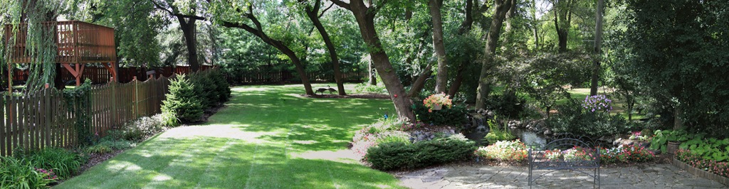 [backyard pano IMG_0202[3].jpg]