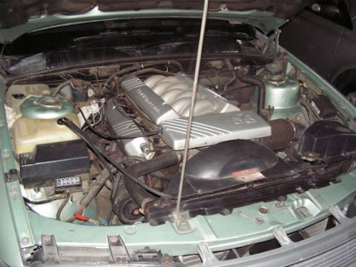 VN Calais V8 Engine