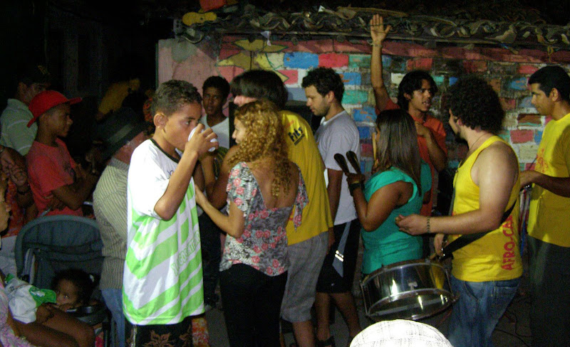 Batucada de confraternização no Quintal Cultural