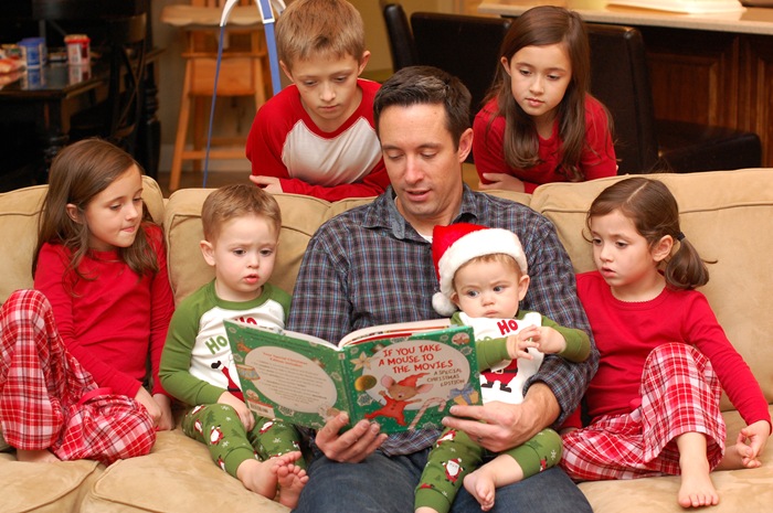 [Christmas story reading copy[2].jpg]