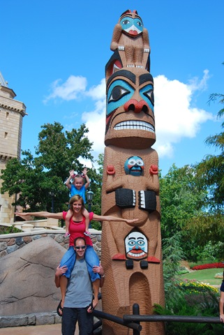 [1 totem pole[4].jpg]