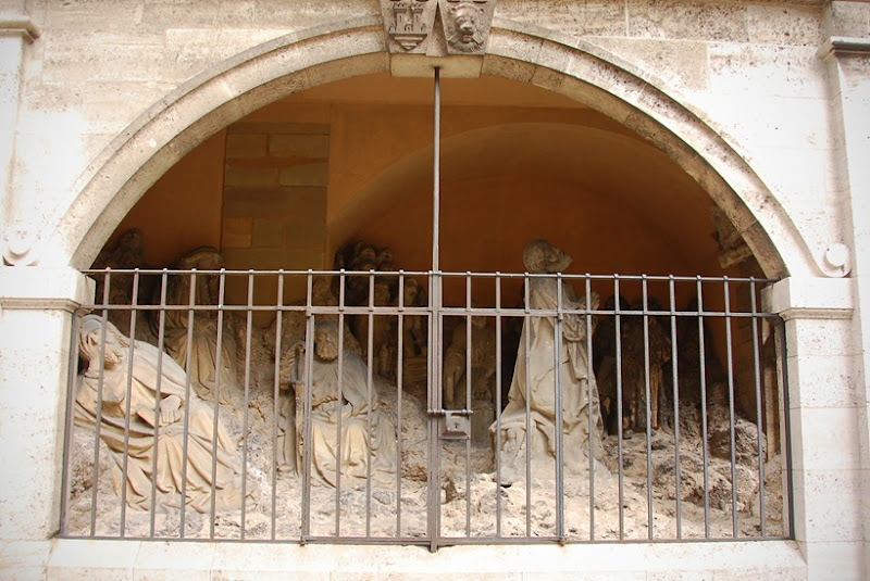 1 statues
