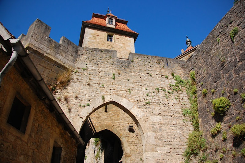 1 caste walls