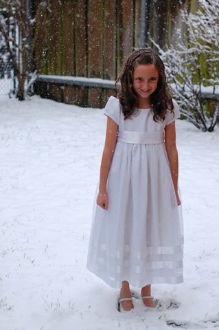 [Emily in the snow[6].jpg]