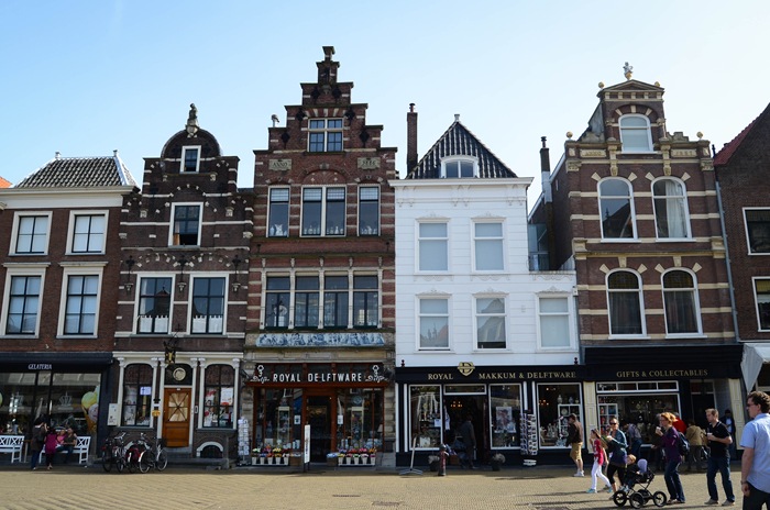 [Delft courtyard2[2].jpg]