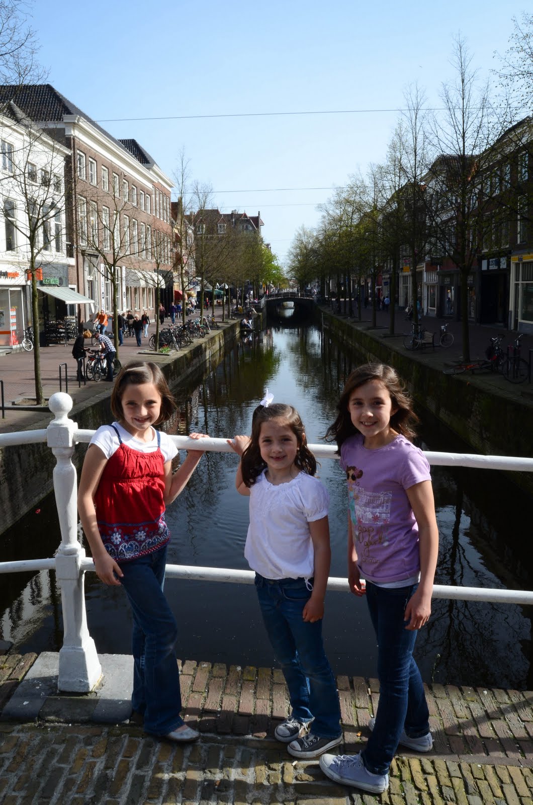 [Delft girls with canal.jpg]