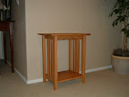 side table made from recycled wood pallet - http://www.palatablewoodworking.com/projects/PalletTable/PalletTable.html