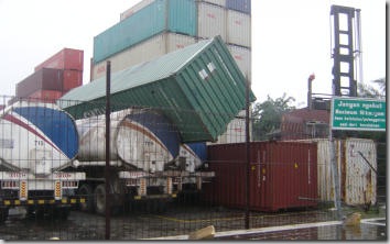 container-jatuh