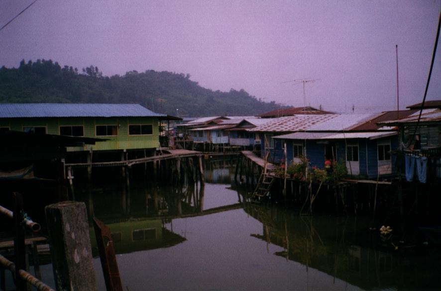 [brunei_water_village1[1].jpg]