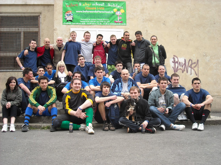 http://lh4.ggpht.com/_1fk34j8W6WU/S8oOhU0UqsI/AAAAAAAABKE/VyvkWD-a05A/s720/FotbalTweetMeet%20la%20Brasov%20-%20editia%20I%20-%20grup.JPG