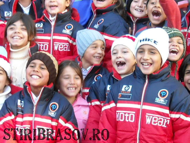 http://lh4.ggpht.com/_1fk34j8W6WU/SxLRutt7RaI/AAAAAAAAAX0/ehEweirzocE/s640/Voluntariat%20Pitesti1.JPG