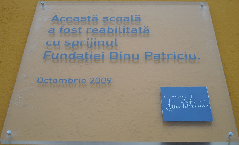 http://lh4.ggpht.com/_1fk34j8W6WU/SywBBA87ctI/AAAAAAAAAnY/DTI4syY-9yg/s800/scoala.jpg