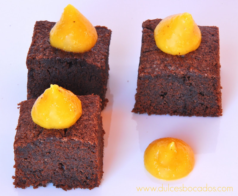 brownie con curd de maracuya