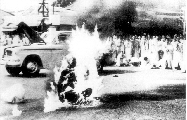 [Thich Quang Duc later[2].gif]