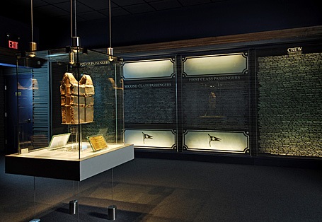 [titanic memorial room[2].jpg]