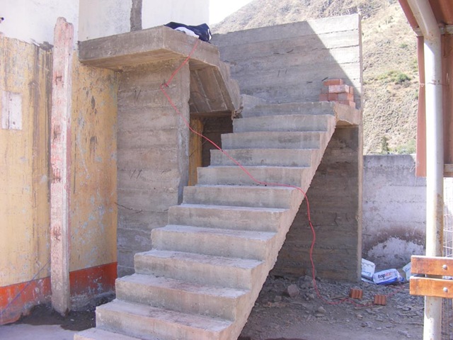 [escalera construida para el estado para acceder al segundo piso[4].jpg]