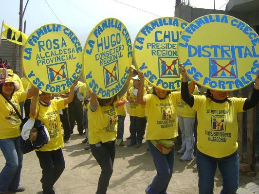 [las chicas animadoras del movimiento la familia del comité ejecutivo provincial de huarochirí[4].jpg]