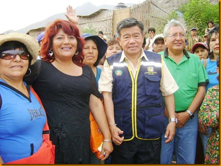 presidente regional nelson chui mejía juntoa  a la alcaldesa provincial de huarichirí rosa vásquez cuadrado y otras autoridades de la provincia