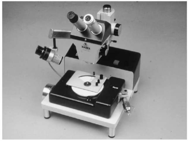 The Kienzle microscope with computer-linking modifications 