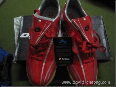 Lotto red futsal shoe